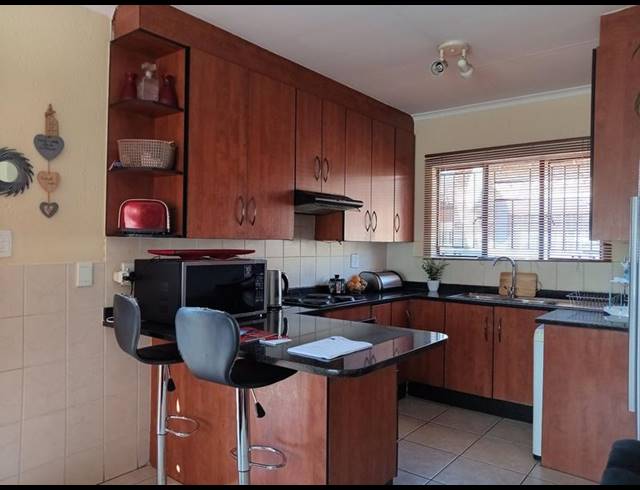 3 BEDROOM TOWNHOUSE FOR SALE IN GREENHILLS